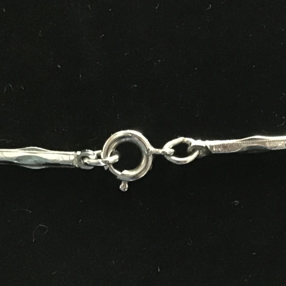 Avon Vintage Necklace Silver Tone Textured Pendant Groovy! - Picture 8 of 10